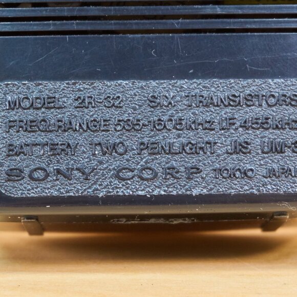 Vintage Sony 2R-32 Six Transistor Portable AM Radio, Working, Made in Japan - Picture 7 of 9